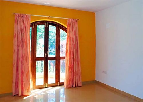 Pensión Bougainvillea Guest House 11