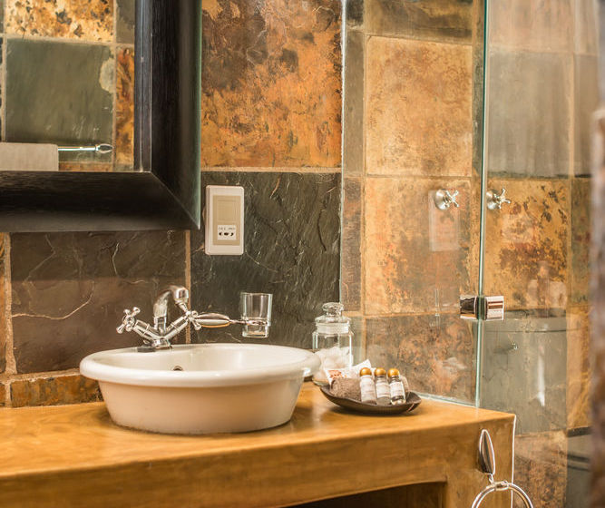 Hotel Shiduli Private Game Lodge 17