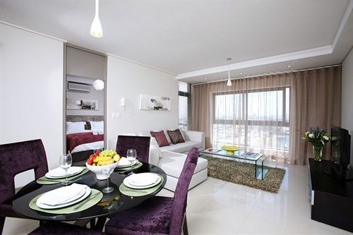 Manhattan Suites & Conference 8