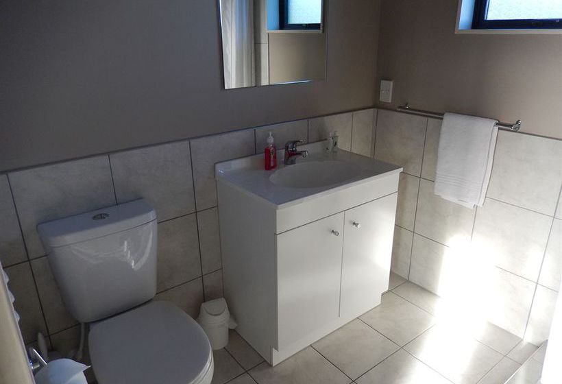 Linkwater Motel & Flashpackers South Island