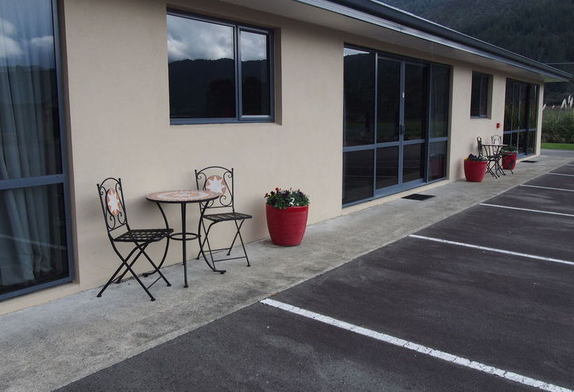 Linkwater Motel & Flashpackers 11