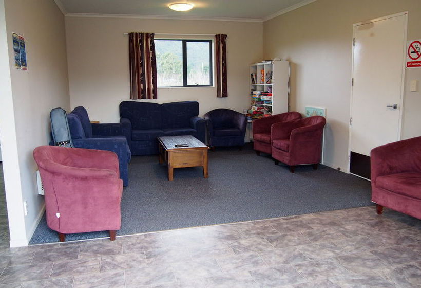 Linkwater Motel & Flashpackers 12