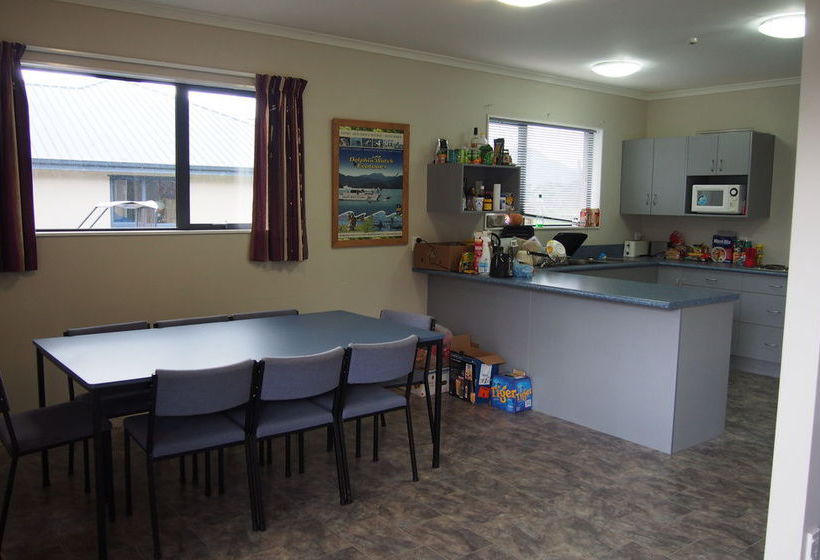 Linkwater Motel & Flashpackers 14