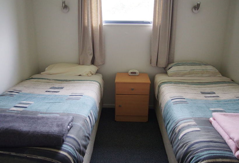 Linkwater Motel & Flashpackers 16