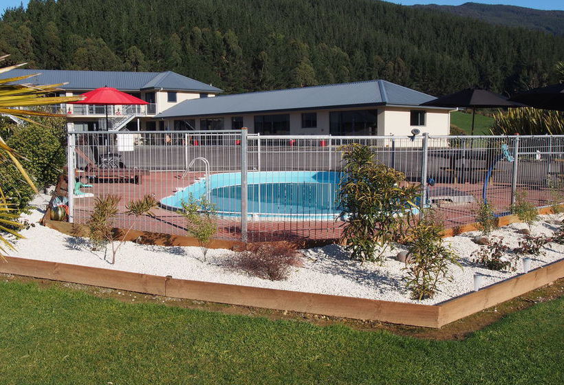 Linkwater Motel & Flashpackers 18