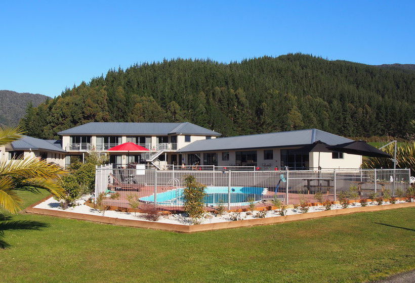 Linkwater Motel & Flashpackers 20