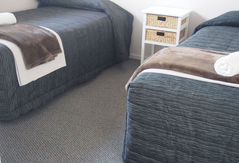 Linkwater Motel & Flashpackers 6