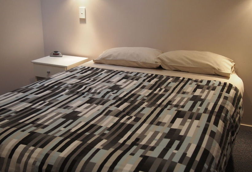 Linkwater Motel & Flashpackers 8