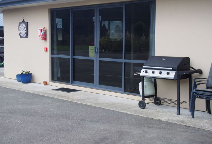 Linkwater Motel & Flashpackers 9