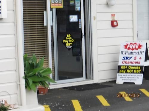 Central Court Motel 2