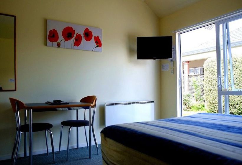 Airport Birches Motel 16