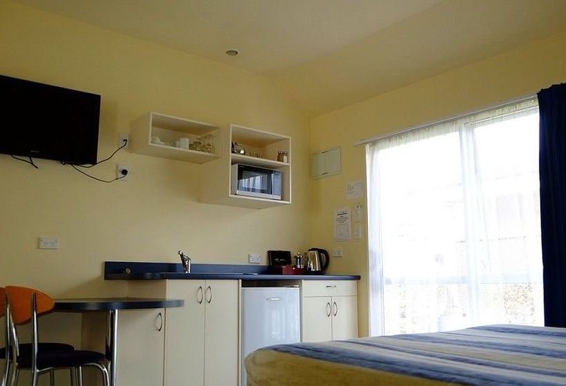 Airport Birches Motel 17