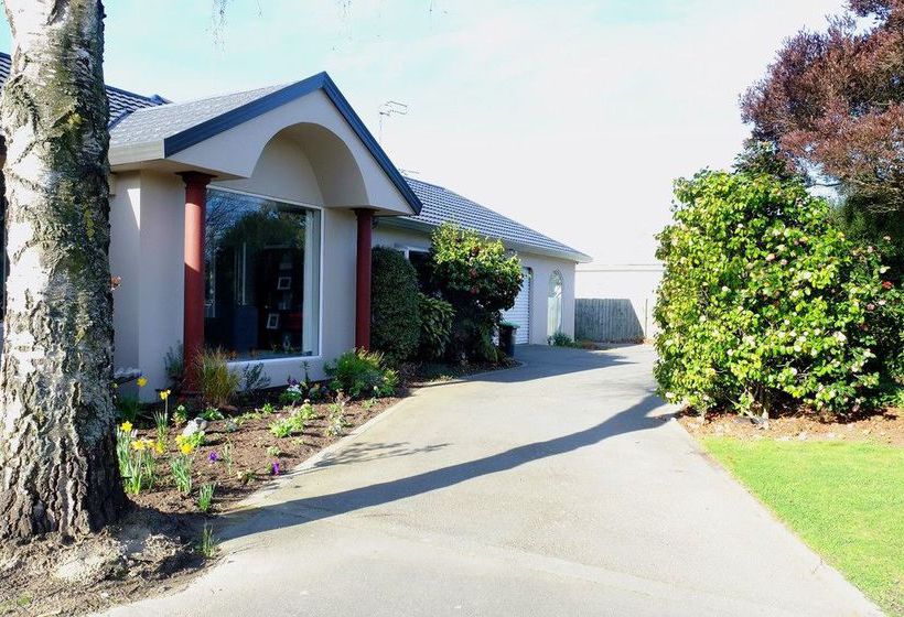 Airport Birches Motel 4