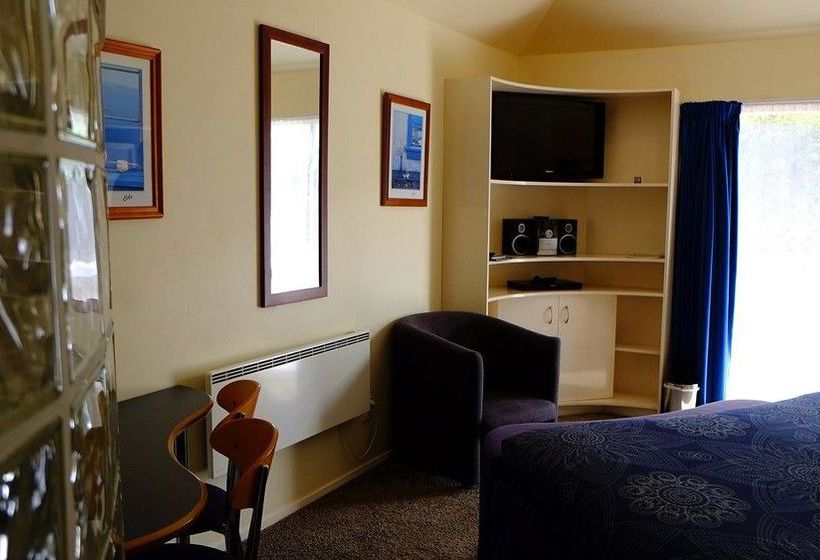 Airport Birches Motel 5