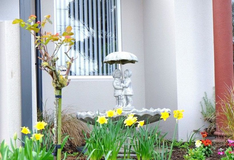 Airport Birches Motel 7