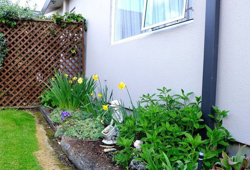 Airport Birches Motel 8