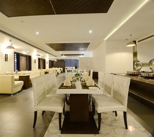 Hotel The Taj Vilas 4