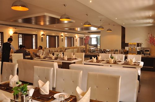 Hotel The Taj Vilas 7