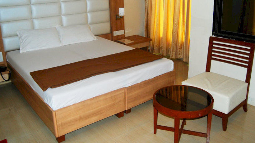 Hotel Aishwarya Residency 6