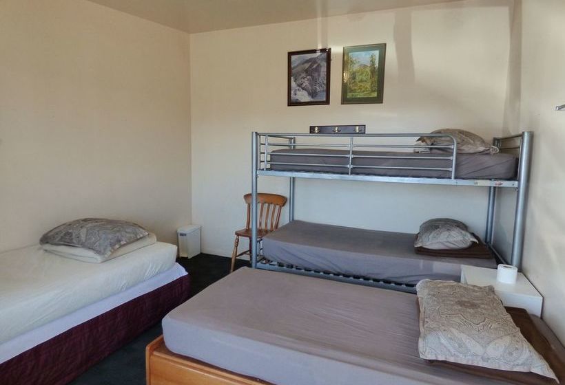 Racecourse Backpackers Hostel 10