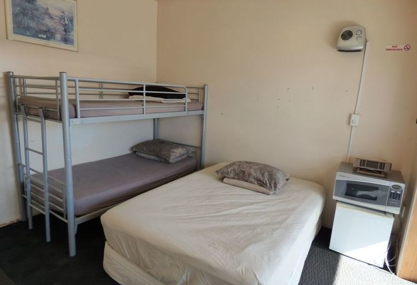 Racecourse Backpackers Hostel 11