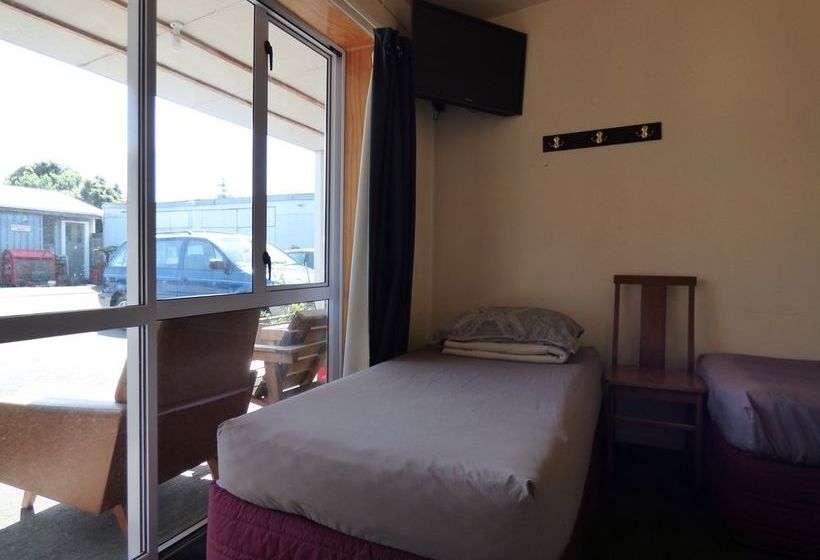 Racecourse Backpackers Hostel 12