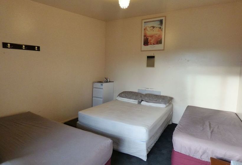 Racecourse Backpackers Hostel 15