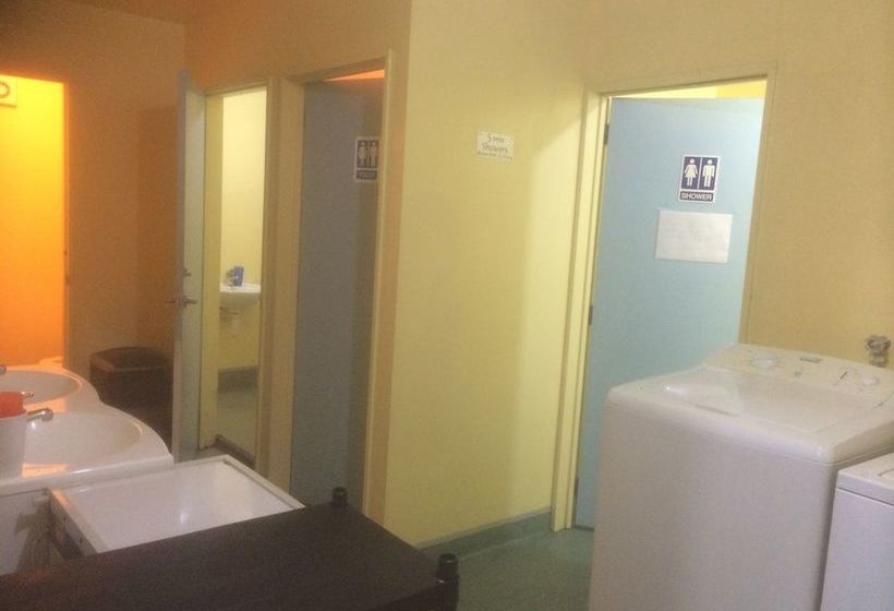 Racecourse Backpackers Hostel 16