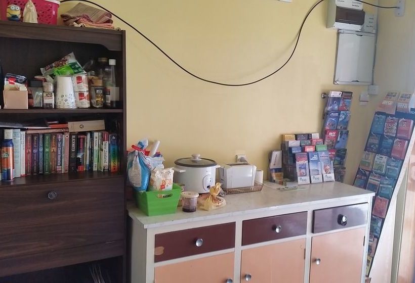 Racecourse Backpackers Hostel 17