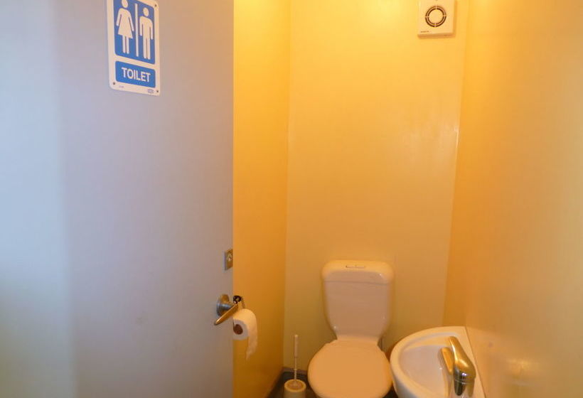 Racecourse Backpackers Hostel 19