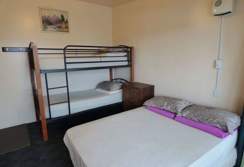 Racecourse Backpackers Hostel 4