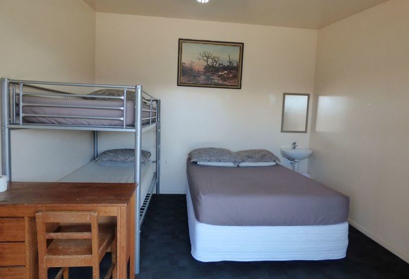 Racecourse Backpackers Hostel 5