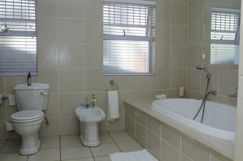 Hotel Gordon's Beach Lodge 4