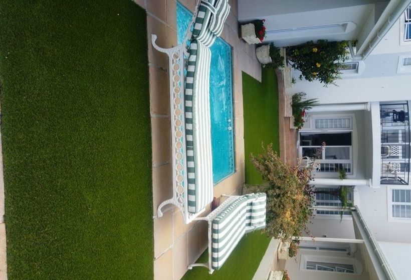 Hotel Gordon's Beach Lodge 9