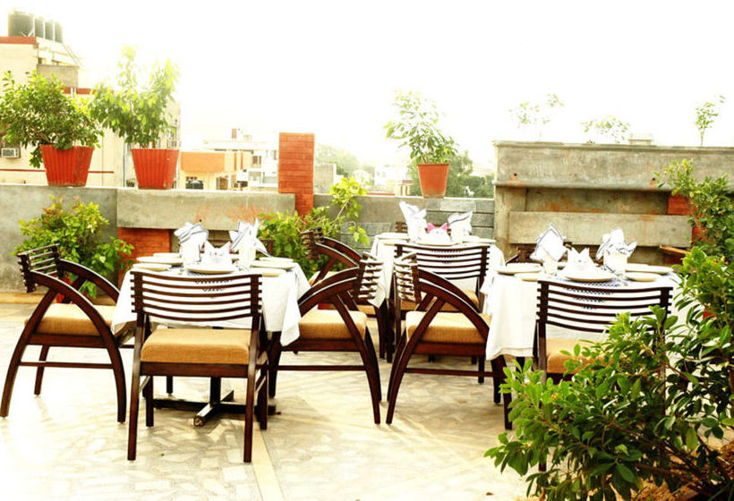 Hotel Kings Corner 13