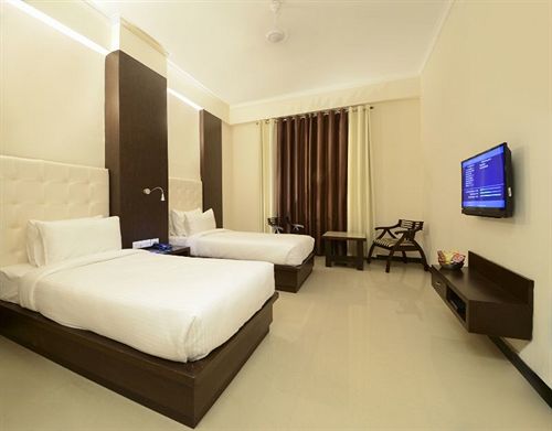 Hotel Crimson Palace 19