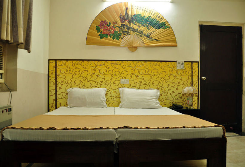 Hotel OYO Rooms Huda City Center 1