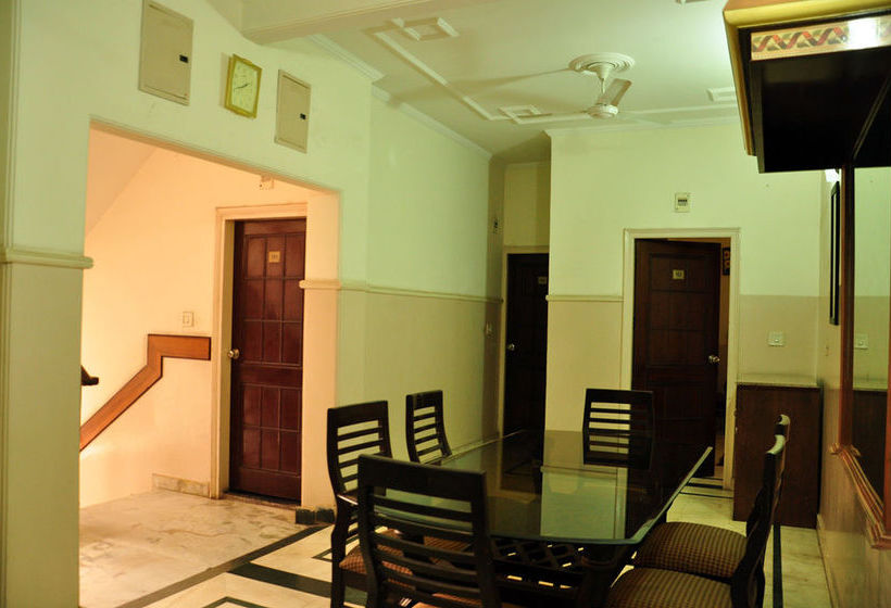 Hotel OYO Rooms Huda City Center 11