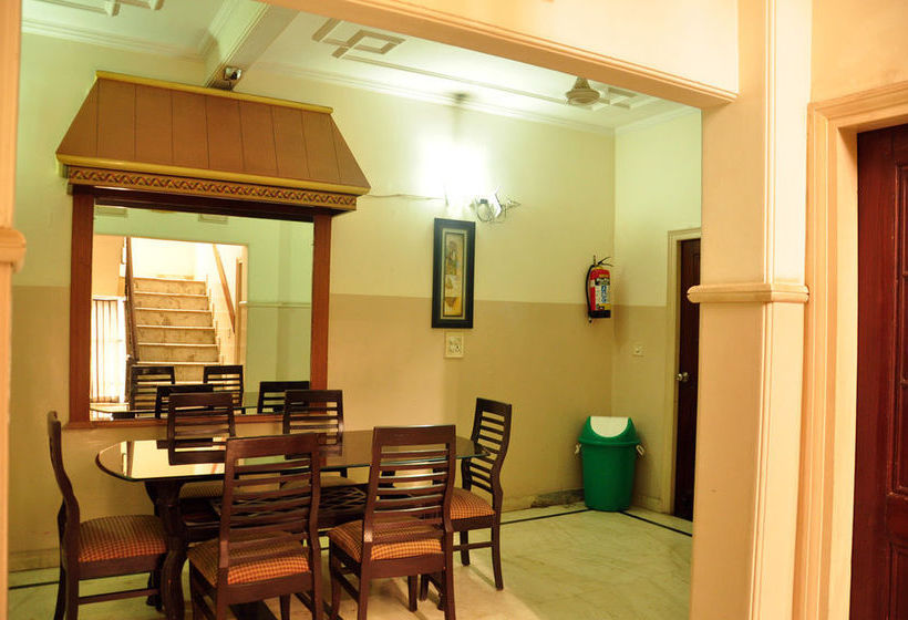 Hotel OYO Rooms Huda City Center 12