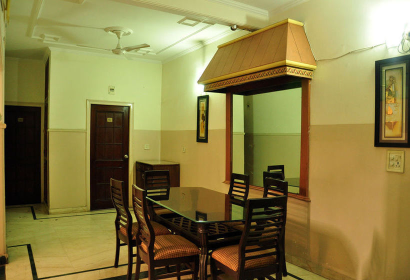 Hotel OYO Rooms Huda City Center 13