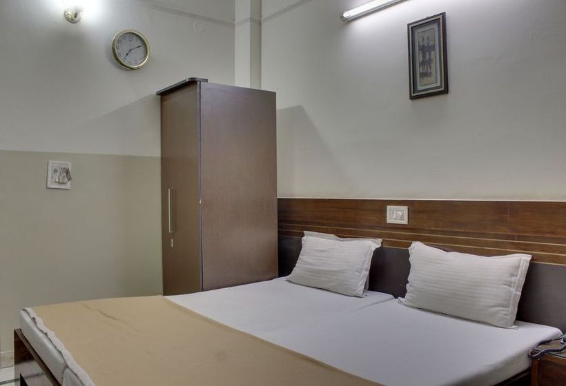 Hotel OYO Rooms Huda City Center 16