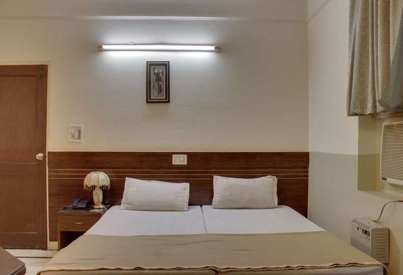 Hotel OYO Rooms Huda City Center 18