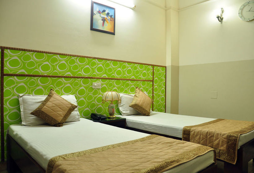 Hotel OYO Rooms Huda City Center 3