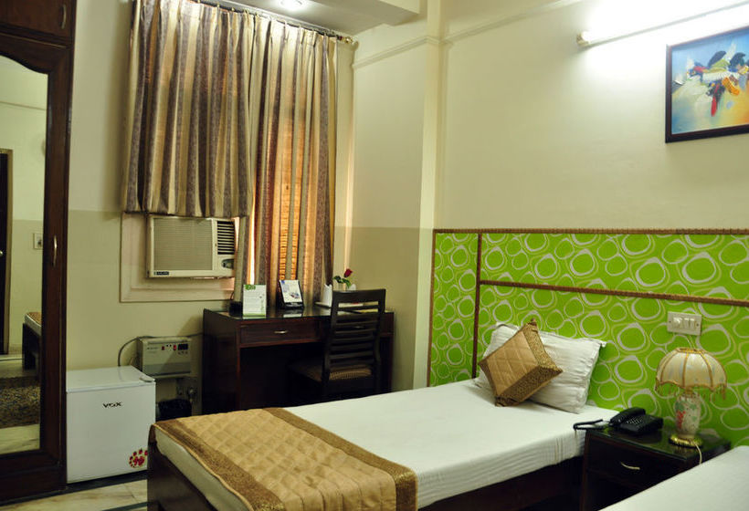 Hotel OYO Rooms Huda City Center 4
