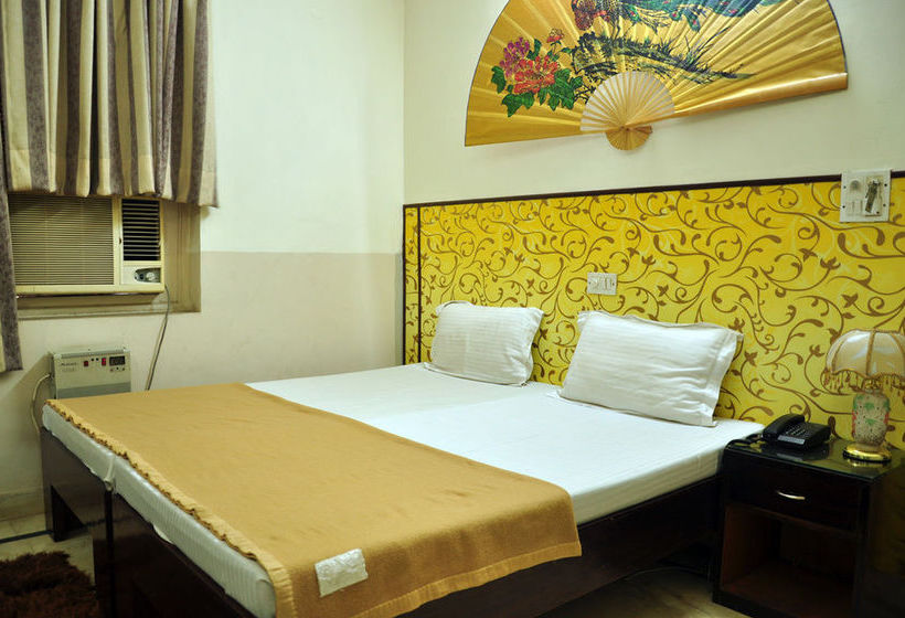 Hotel OYO Rooms Huda City Center 5
