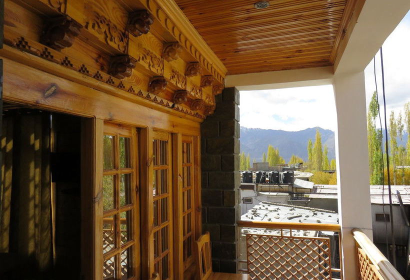 Hotel The Auspicious 10