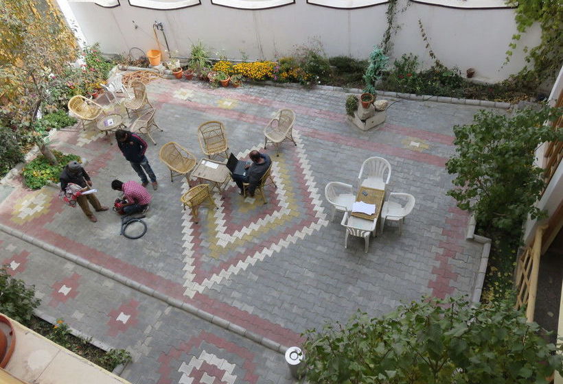 Hotel The Auspicious 11