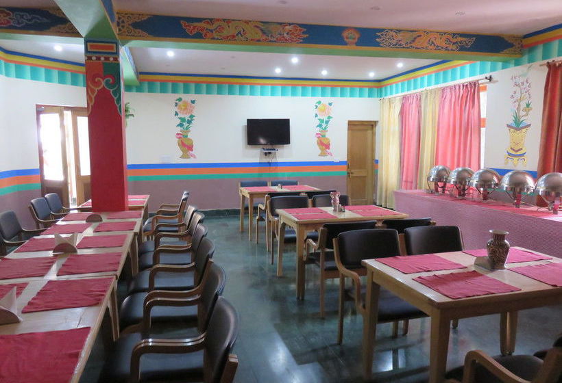 Hotel The Auspicious 12