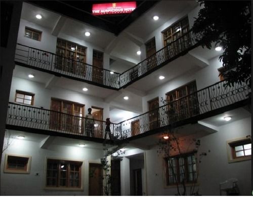 Hotel The Auspicious 15