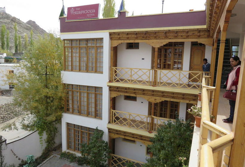 Hotel The Auspicious 4